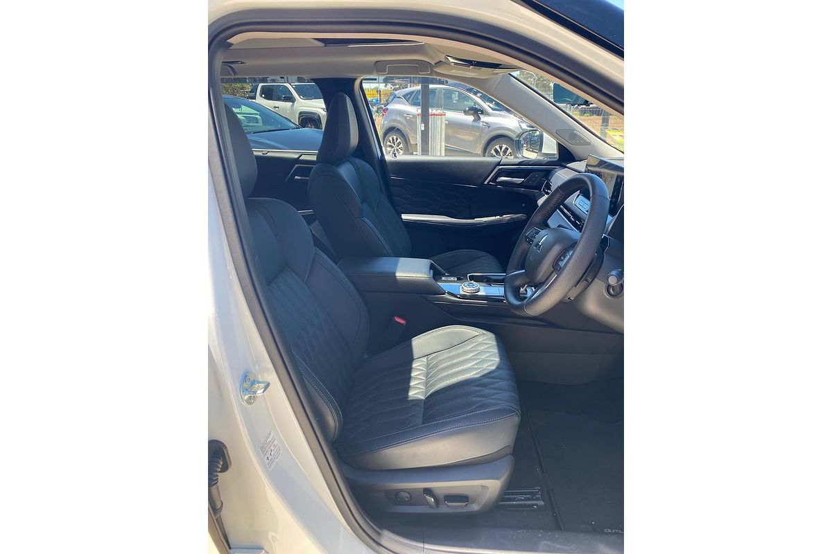 2025 Mitsubishi Outlander Exceed ZM