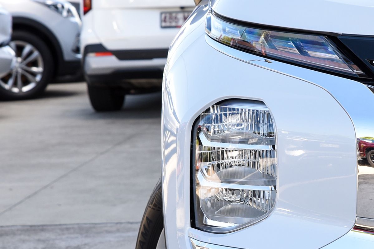 2025 Mitsubishi Outlander PHEV ES ZM