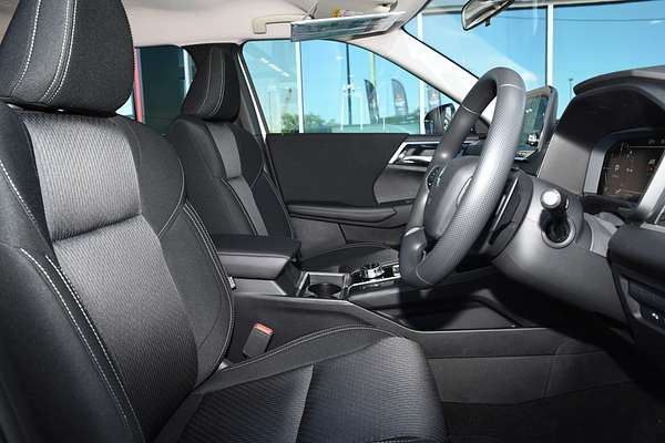 2025 Mitsubishi Outlander PHEV ES ZM thumb-9