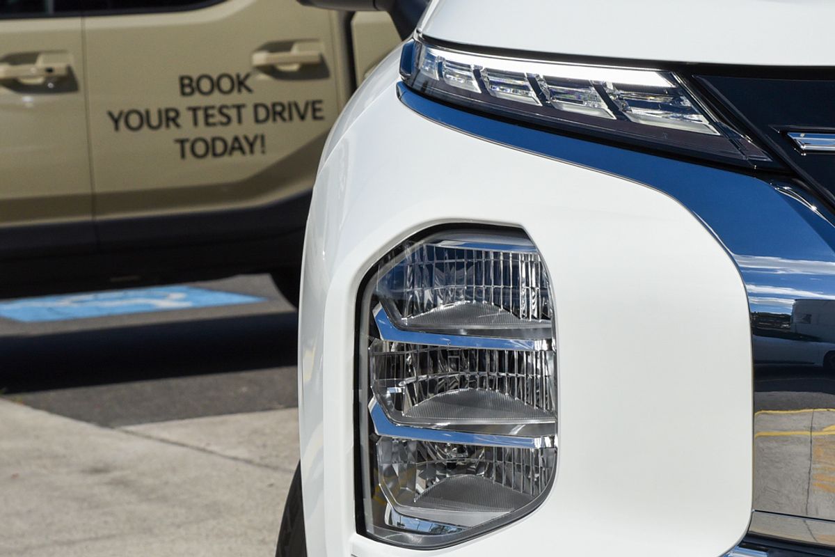 2025 Mitsubishi Outlander ES ZM