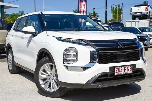 2025 Mitsubishi Outlander ES ZM thumb-0