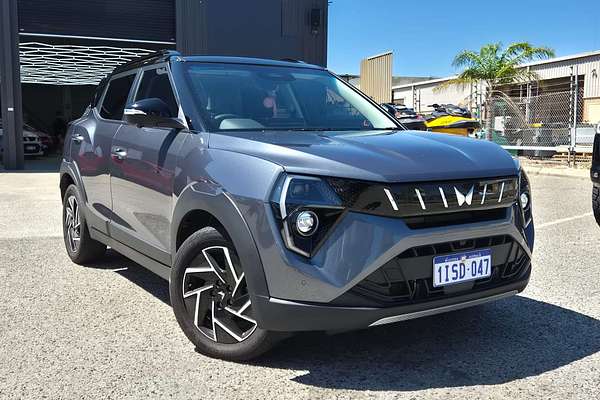 2025 Mahindra XUV3XO AX7L