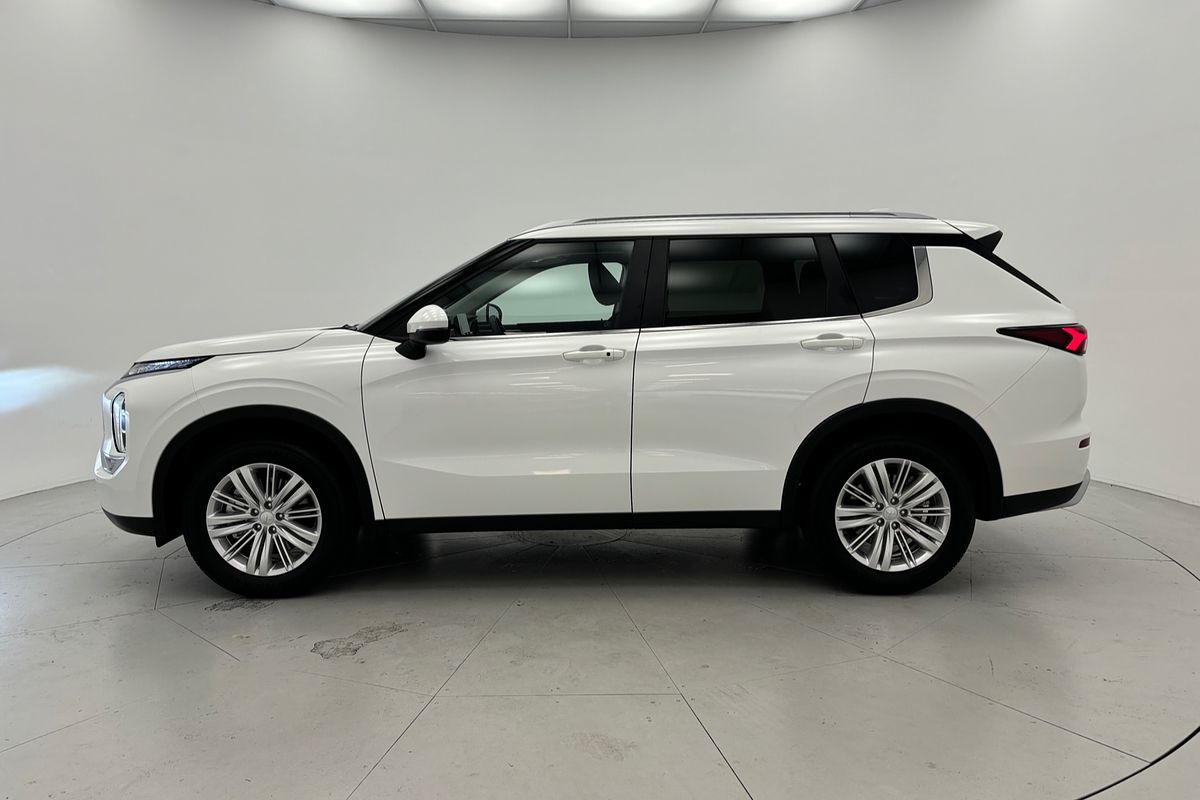 2025 Mitsubishi ZM Outlander LS 2.5L CVT 2WD 7ST 2025 Mitsubishi ZM Outlander LS 2.5L CVT 2WD 7ST