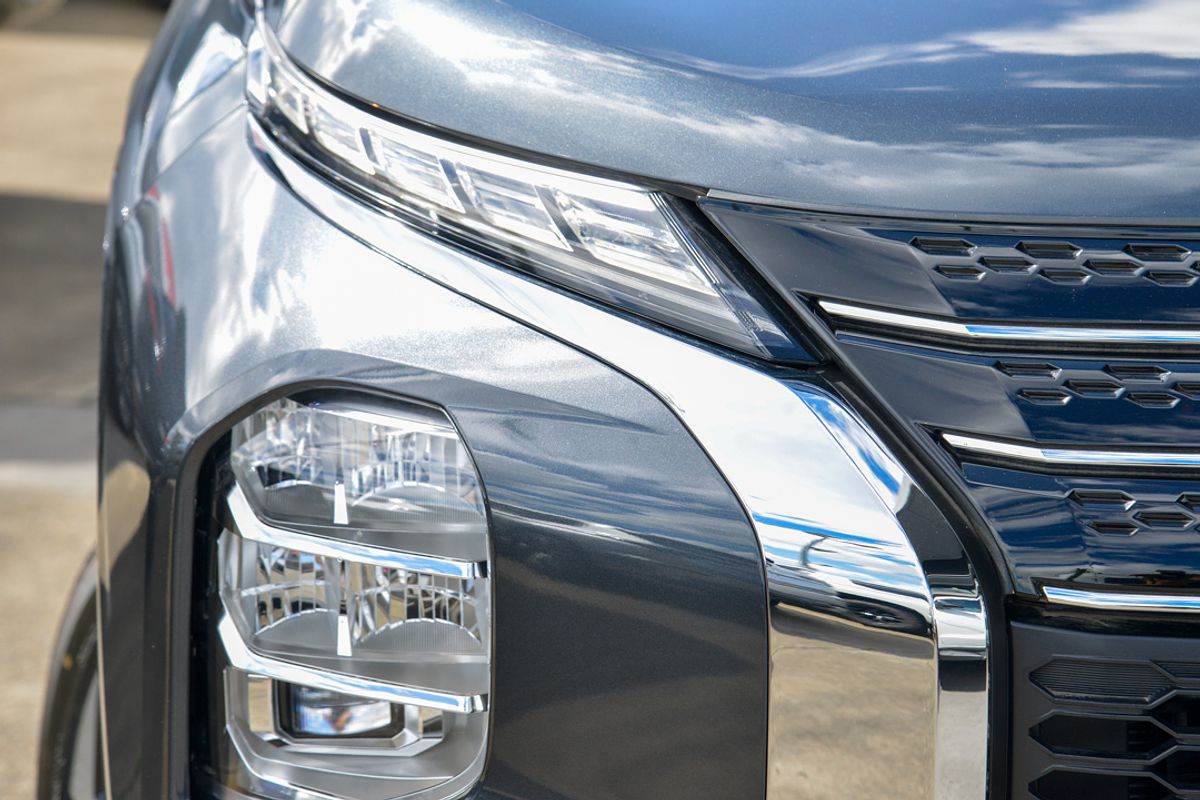 2024 Mitsubishi Outlander PHEV Exceed ZM