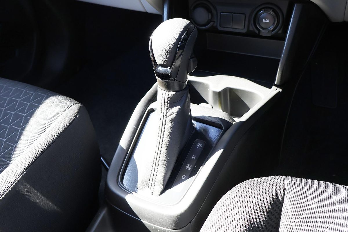 2025 Suzuki Swift Hybrid UZ