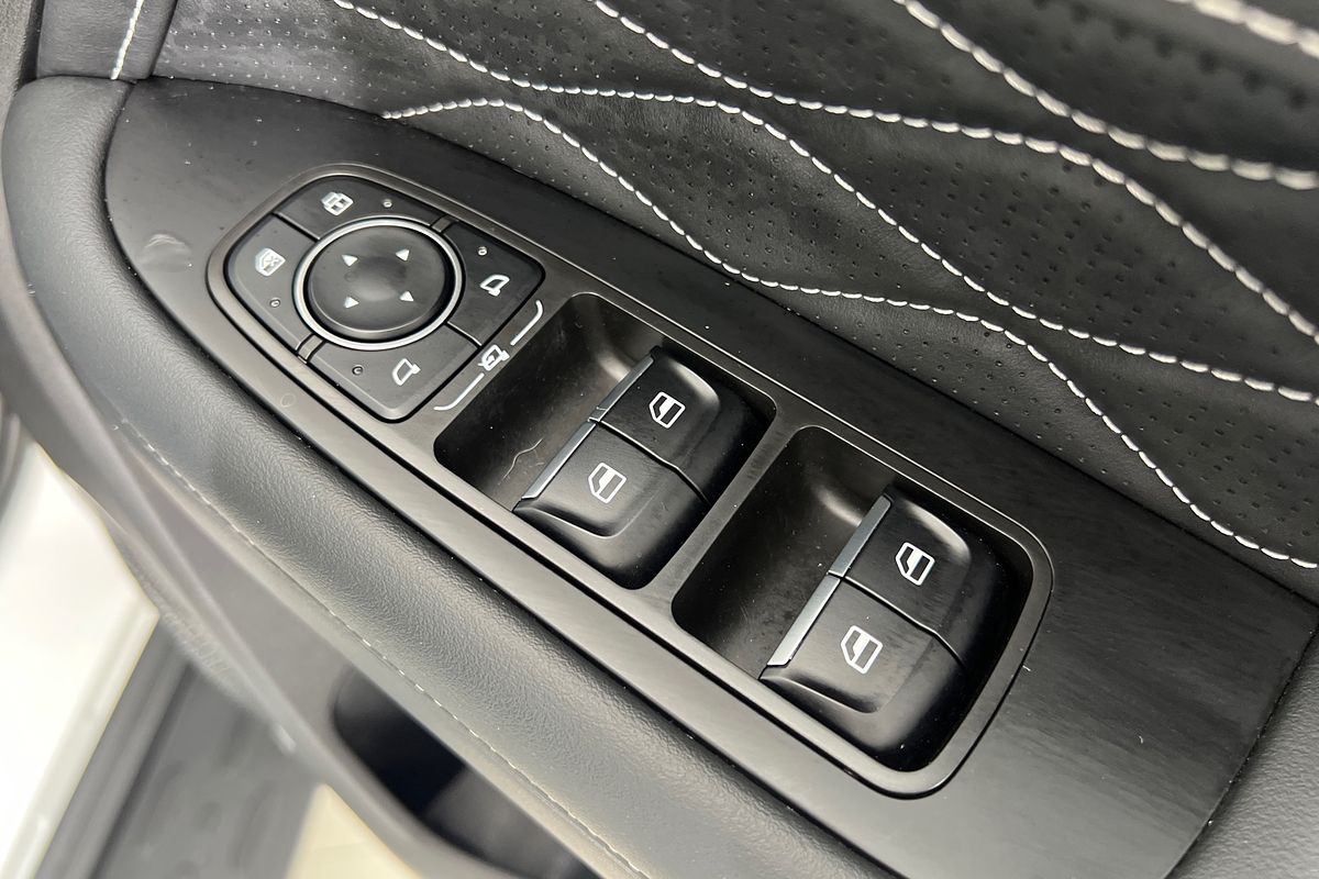 2024 GWM Tank 300 Ultra Hybrid P01