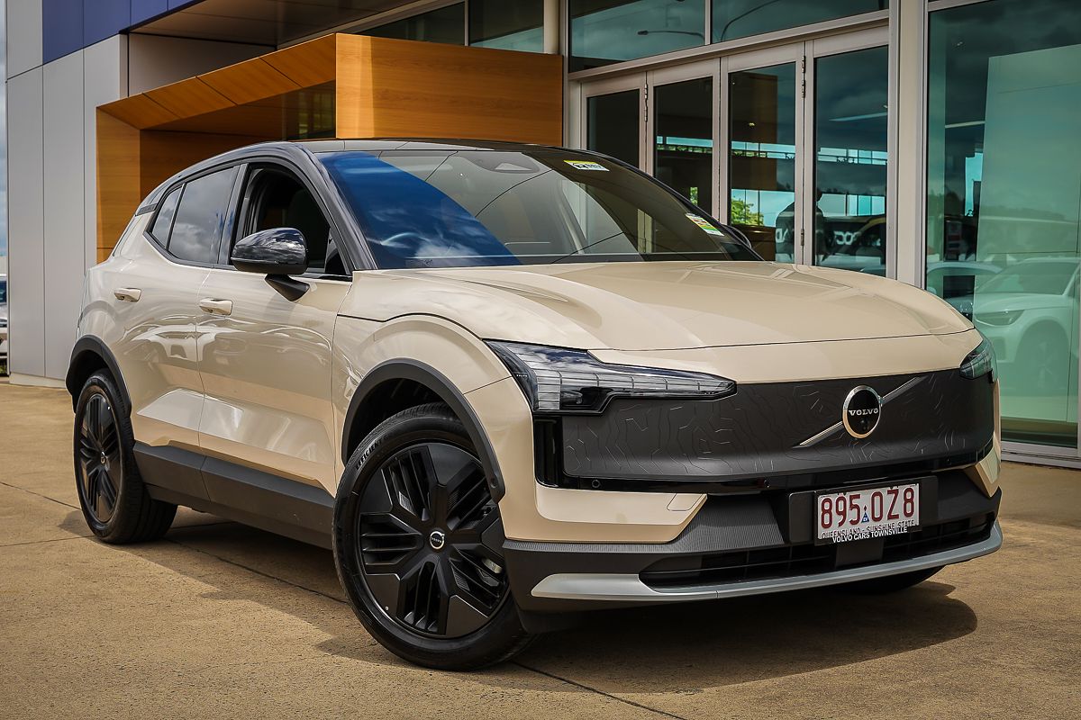 2025 Volvo EX30 Cross Country Ultra Twin Motor Performance (No Series)