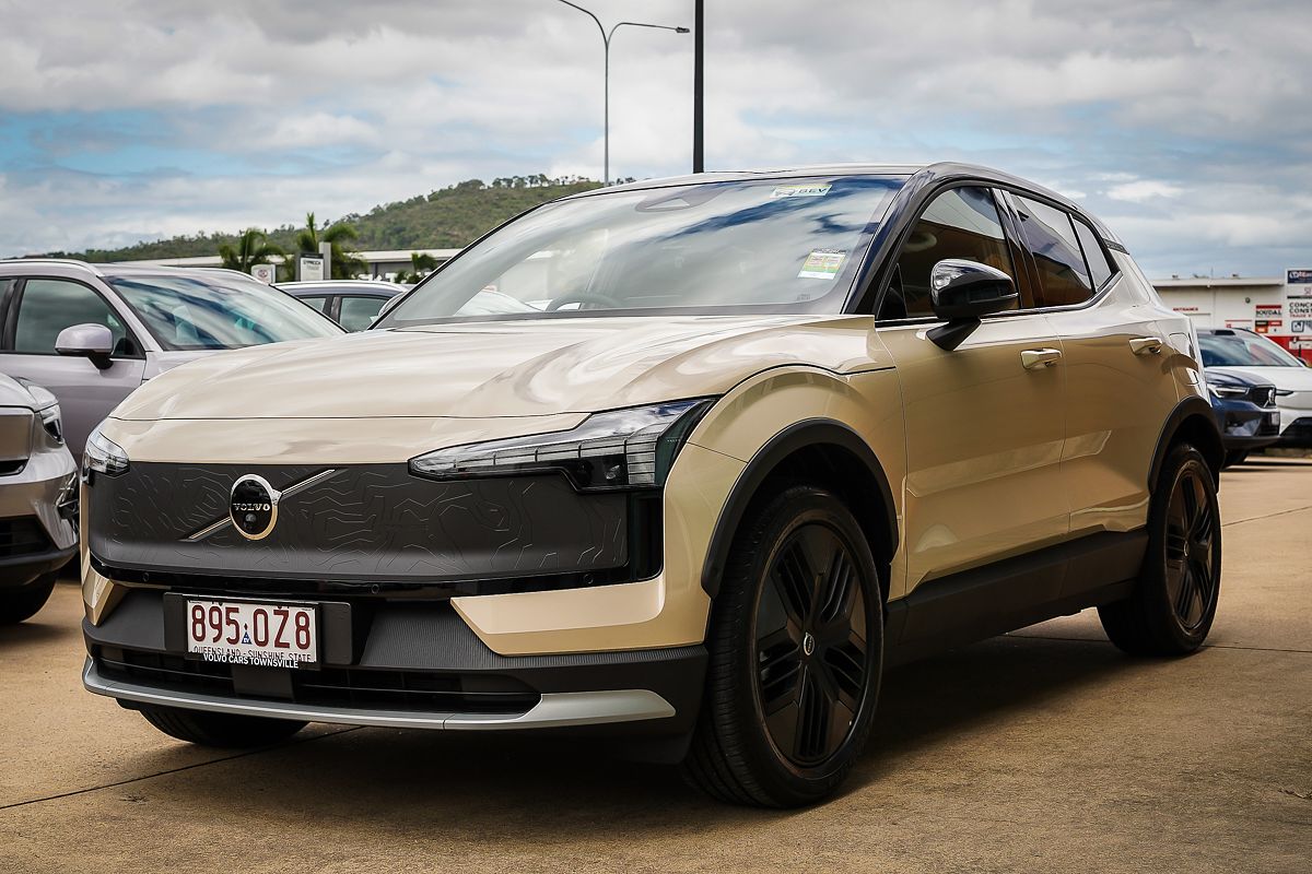 2025 Volvo EX30 Cross Country Ultra Twin Motor Performance (No Series)