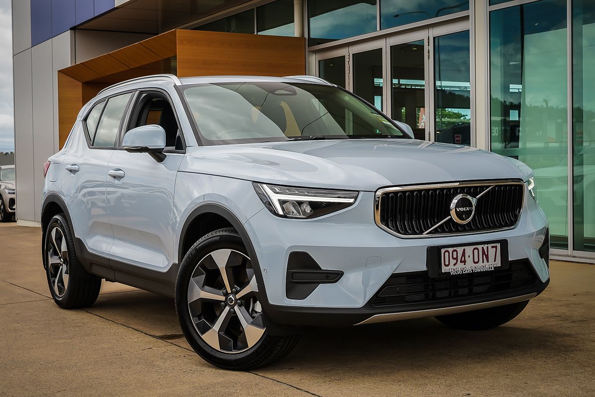 2025 Volvo XC40 Plus B4 Special Edition