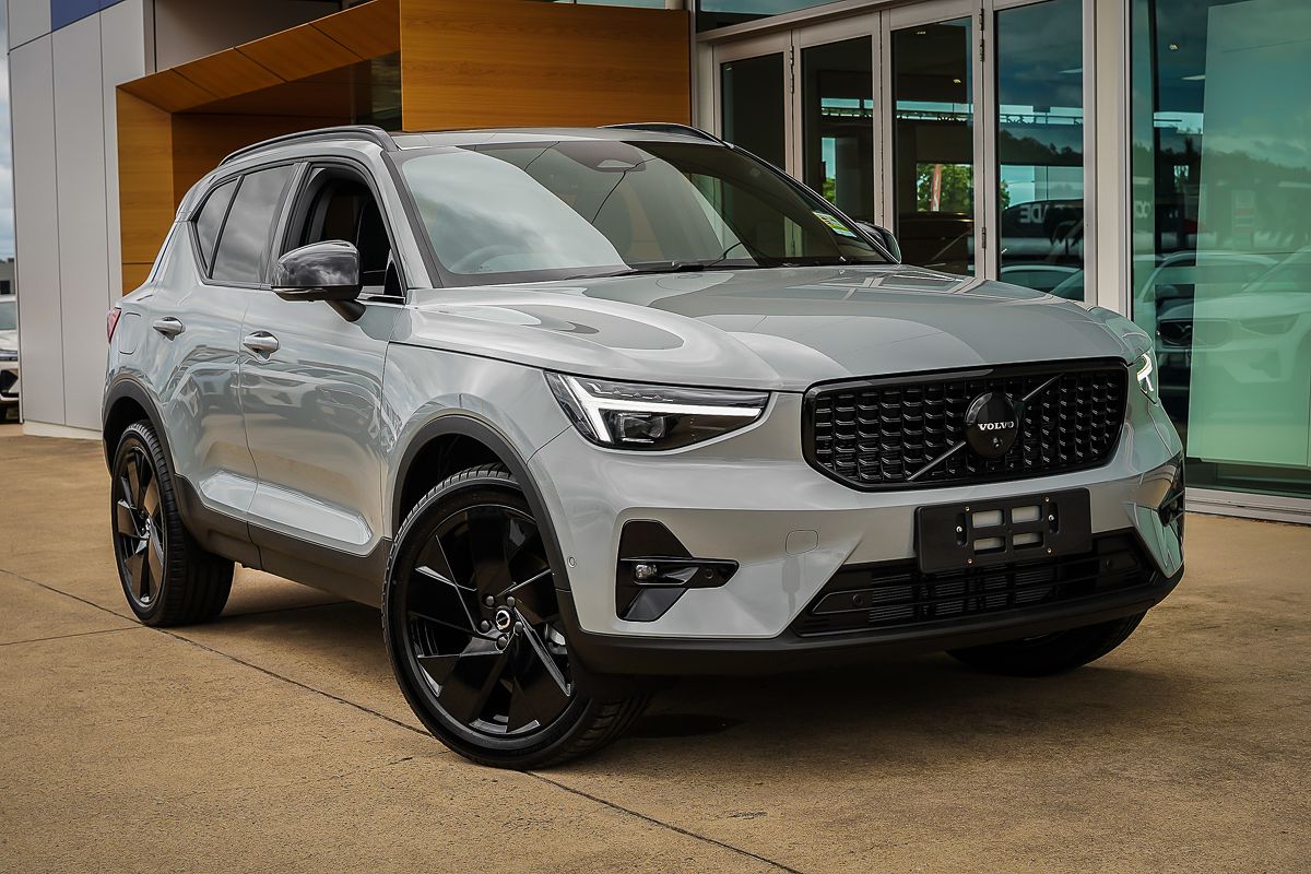 2025 Volvo XC40 Black Edition