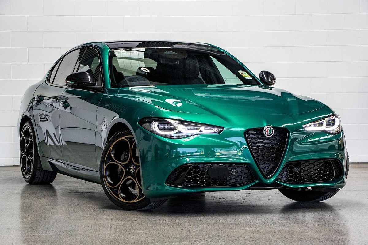 2025 Alfa Romeo Giulia Intensa Series 5