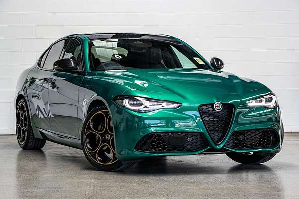 2025 Alfa Romeo Giulia Intensa Series 5