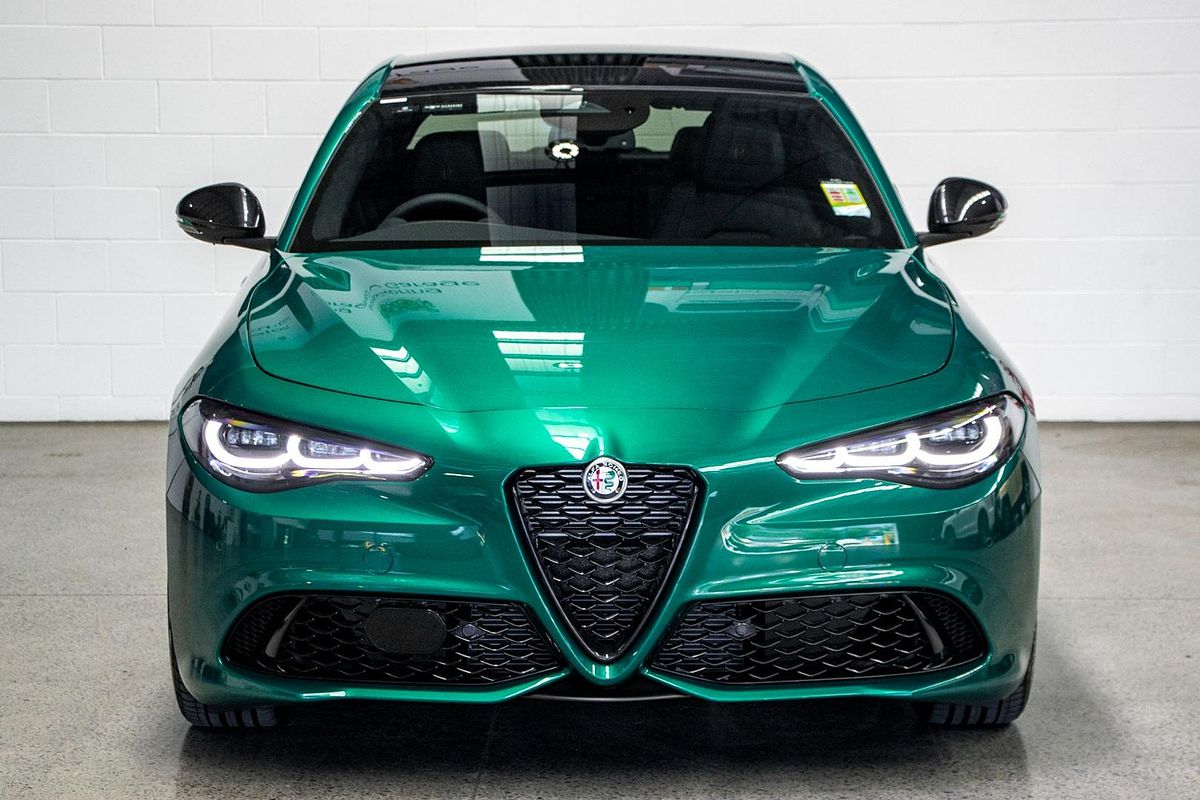 2025 Alfa Romeo Giulia Intensa Series 5
