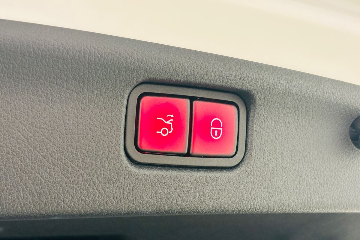 2023 Mercedes-benz C300 MHEV 9 SP AUTOMATIC G-TRONIC 4D SEDAN T4 