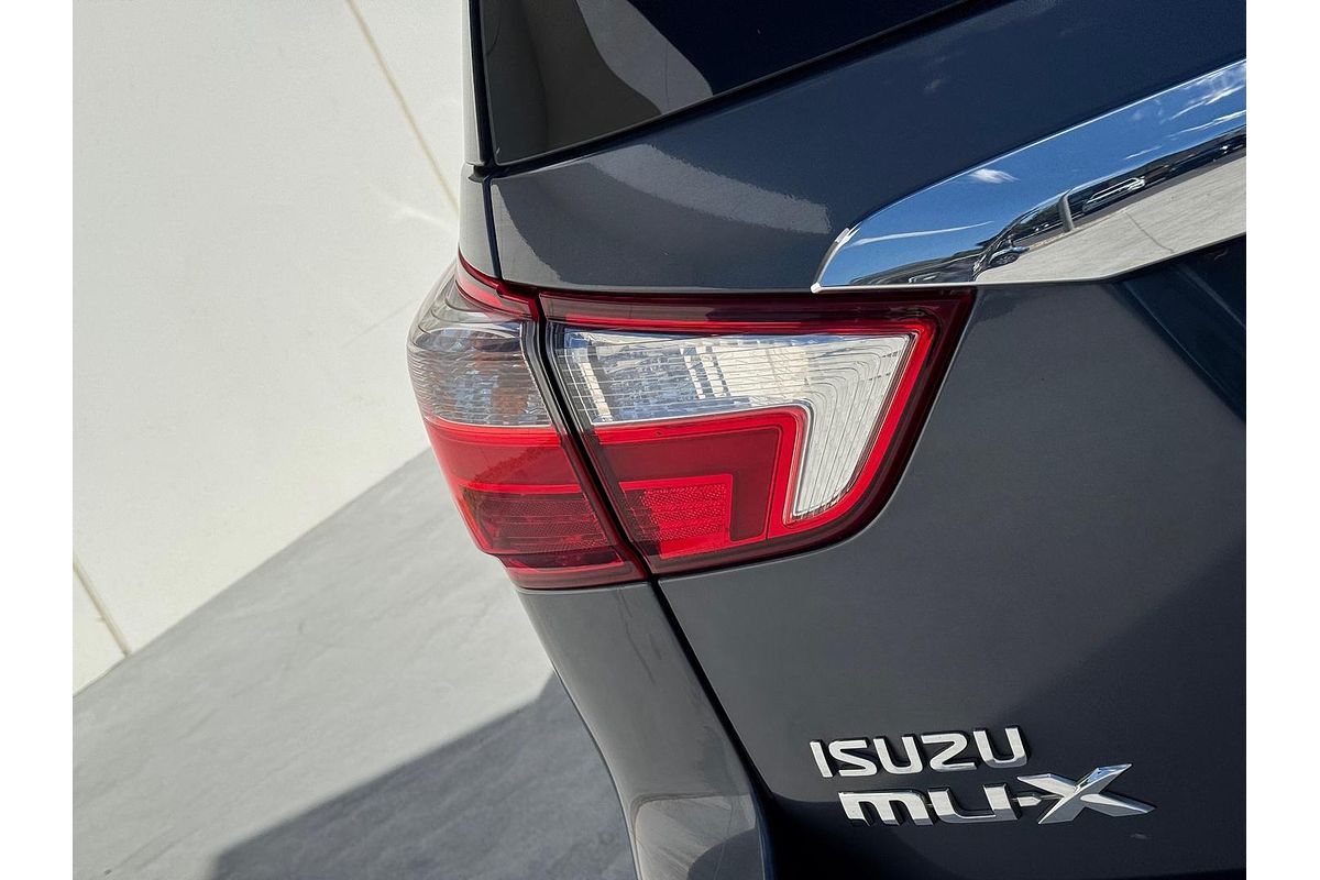 2017 Isuzu MU-X LS-T
