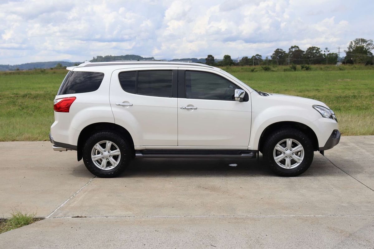 2015 Isuzu MU-X LS-T