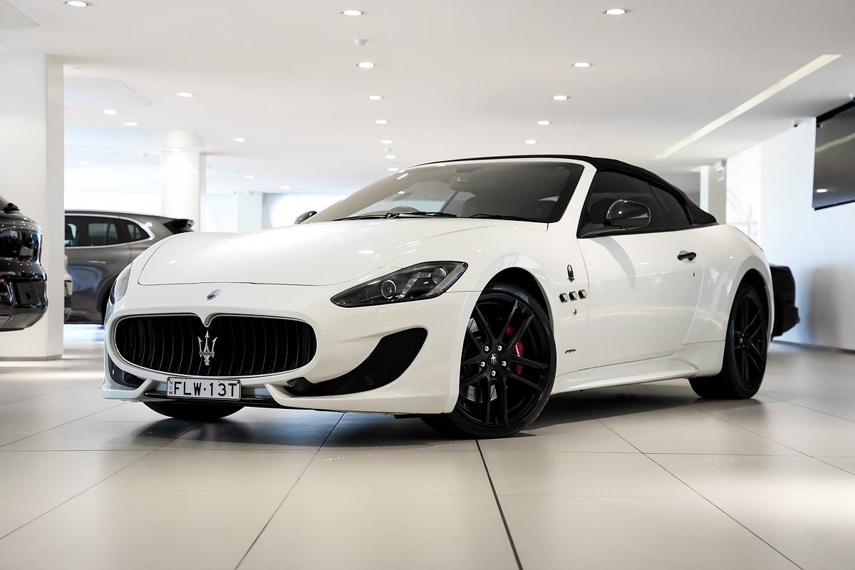 2015 Maserati GranCabrio Sport M145