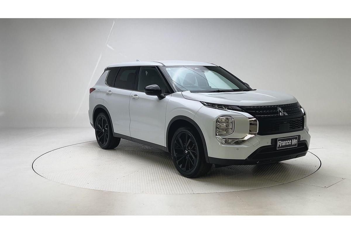 2023 Mitsubishi Outlander LS Black Edition ZM