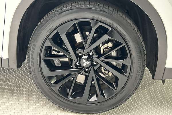 2023 Mitsubishi Outlander LS Black Edition ZM thumb-9