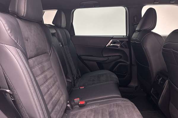 2023 Mitsubishi Outlander LS Black Edition ZM thumb-11