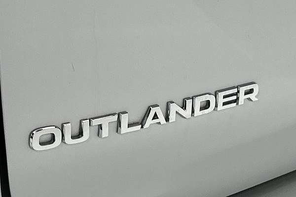 2023 Mitsubishi Outlander LS Black Edition ZM thumb-21