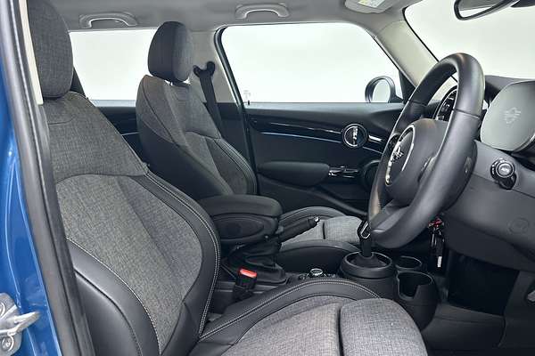 2022 MINI Hatch Cooper Classic F55 LCI-2 thumb-12