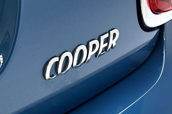 2022 MINI Hatch Cooper Classic F55 LCI-2 thumb-21