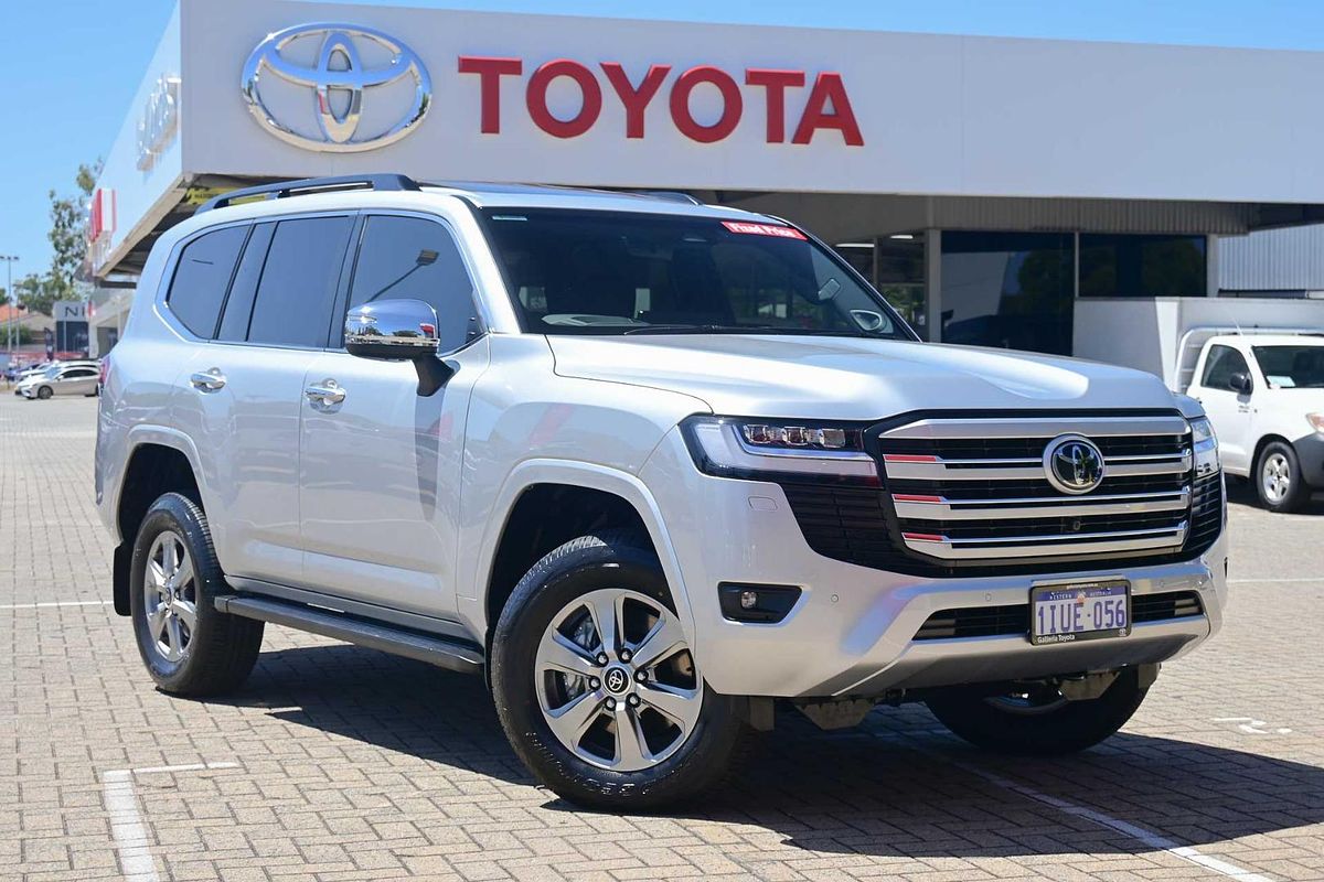 2025 Toyota Landcruiser Sahara FJA300R