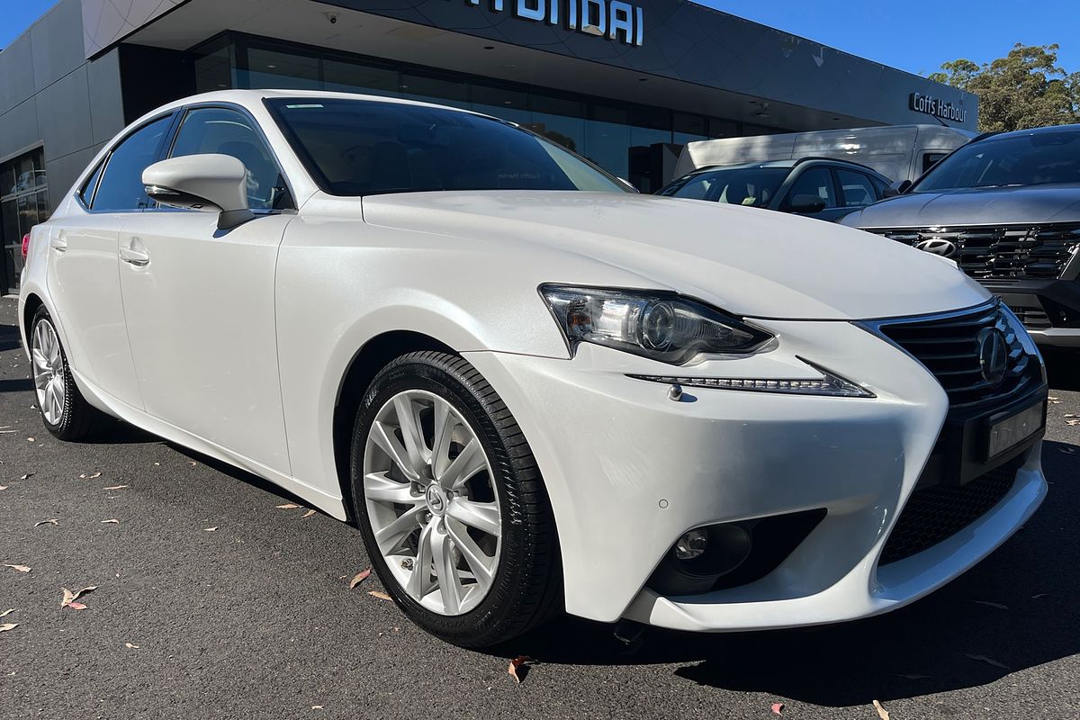 2016 Lexus IS IS200t Luxury ASE30R