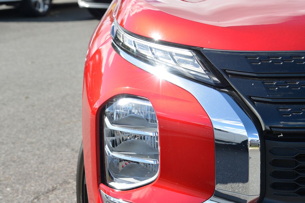 2023 Mitsubishi Outlander Black Edition ZM