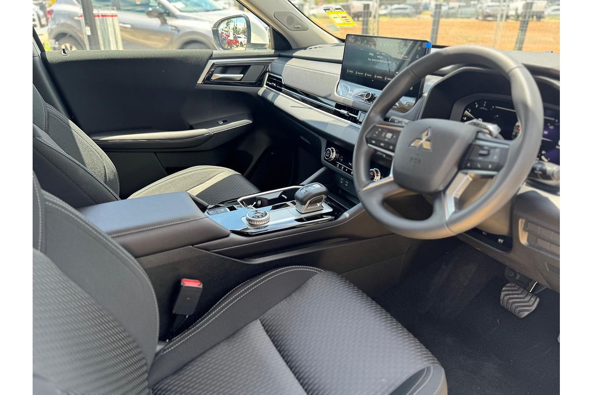 2025 Mitsubishi Outlander ES ZM