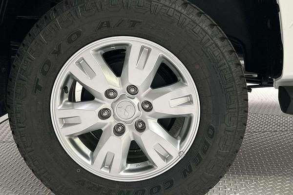 2025 Mitsubishi Triton GLX+ MV 4X4 thumb-9