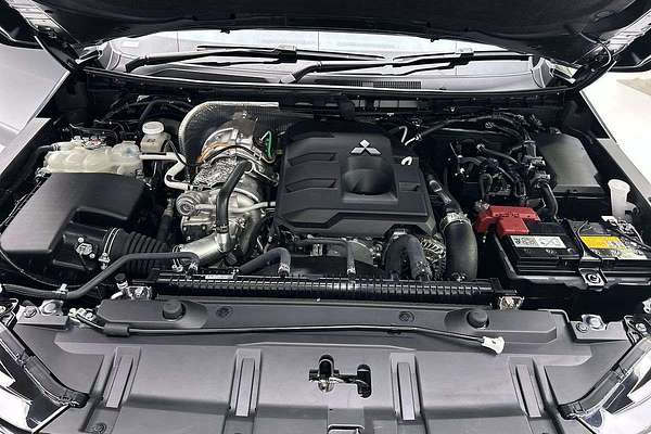 2025 Mitsubishi Triton GSR MV 4X4 thumb-10