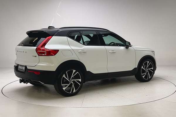 2019 Volvo XC40 T5 R-Design thumb-7