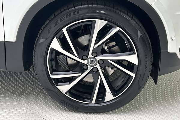2019 Volvo XC40 T5 R-Design thumb-9