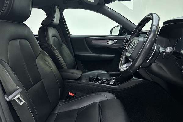 2019 Volvo XC40 T5 R-Design thumb-12