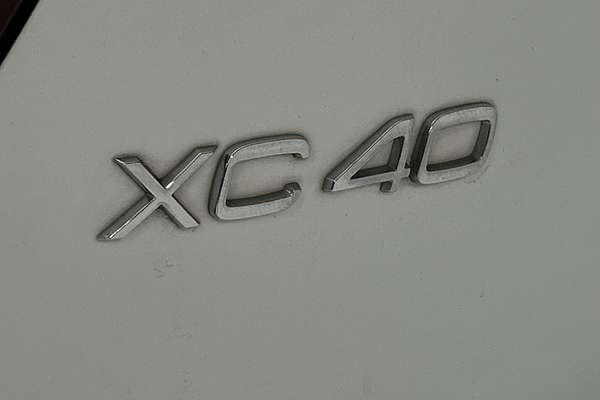 2019 Volvo XC40 T5 R-Design thumb-21