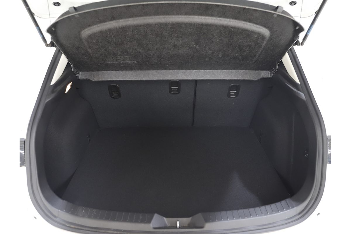 2017 MAZDA MAZDA3 MAXX AUTO 5D HATCHBACK 4CYL