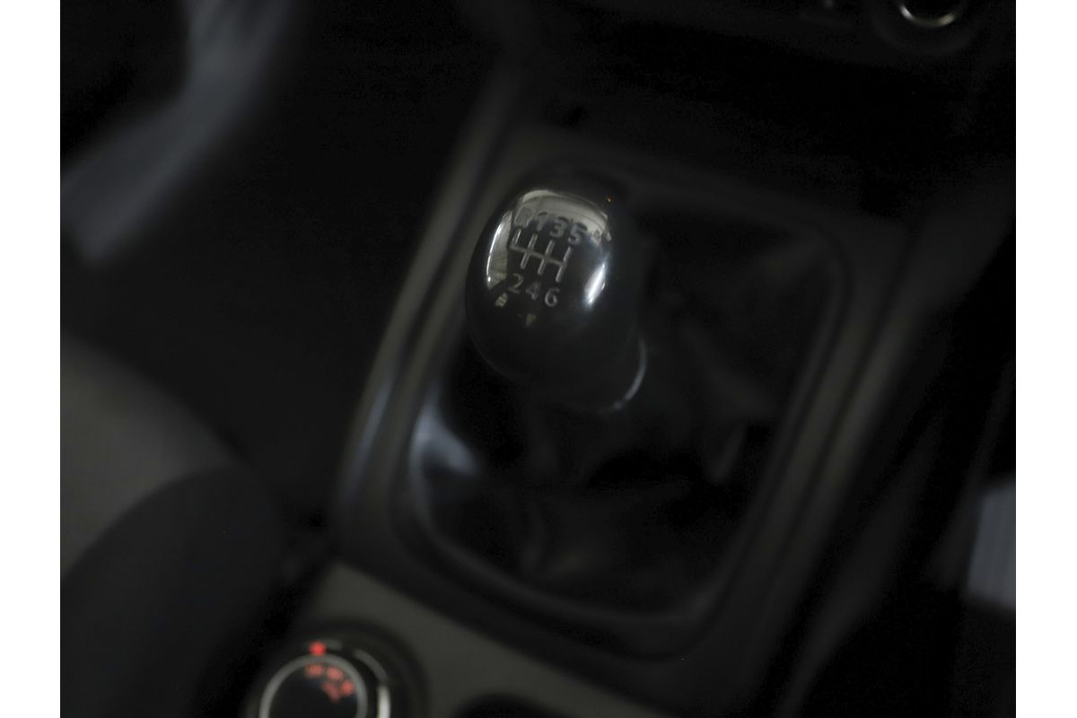 2019 Mitsubishi MQ Triton GLX 2.4L DID 6M/T 4x4 CC CC