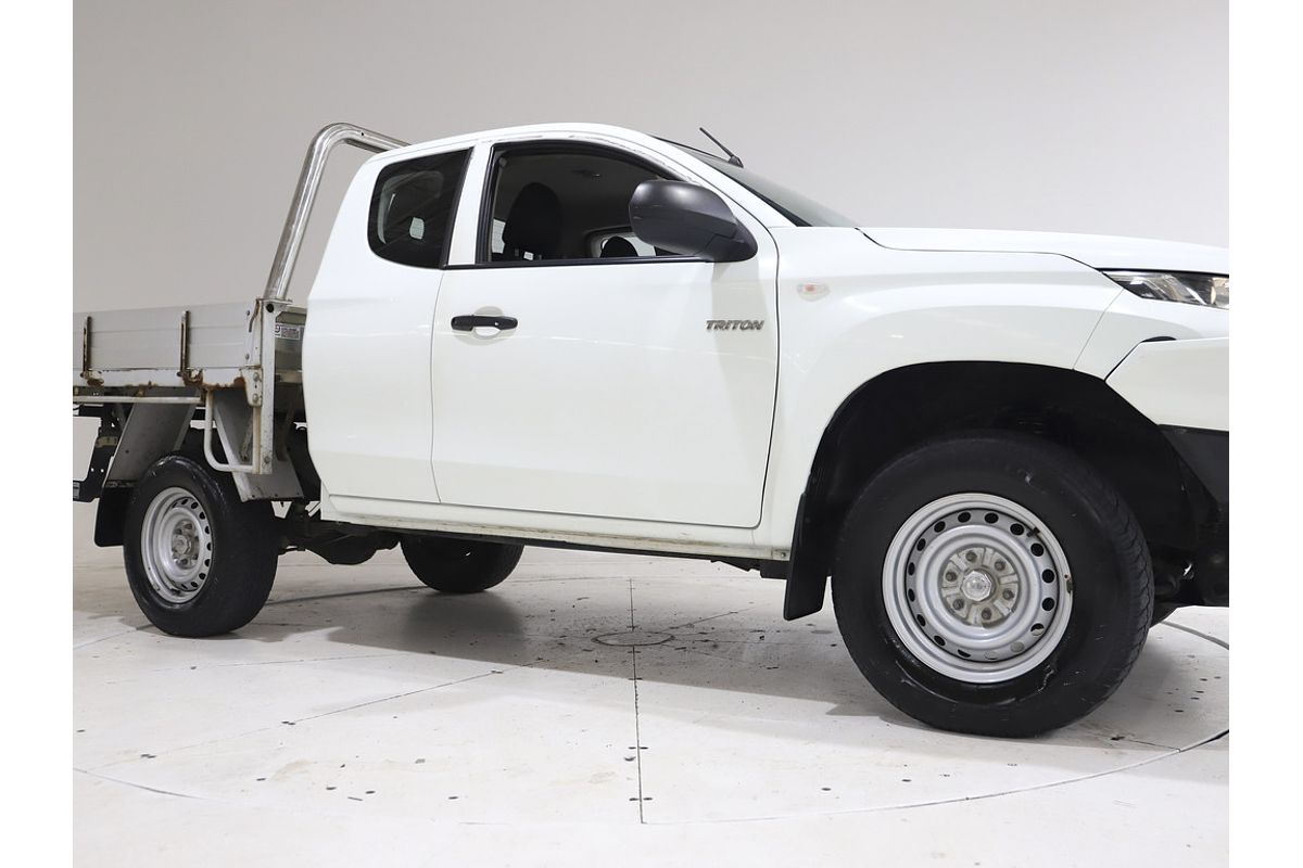 2019 Mitsubishi MQ Triton GLX 2.4L DID 6M/T 4x4 CC CC