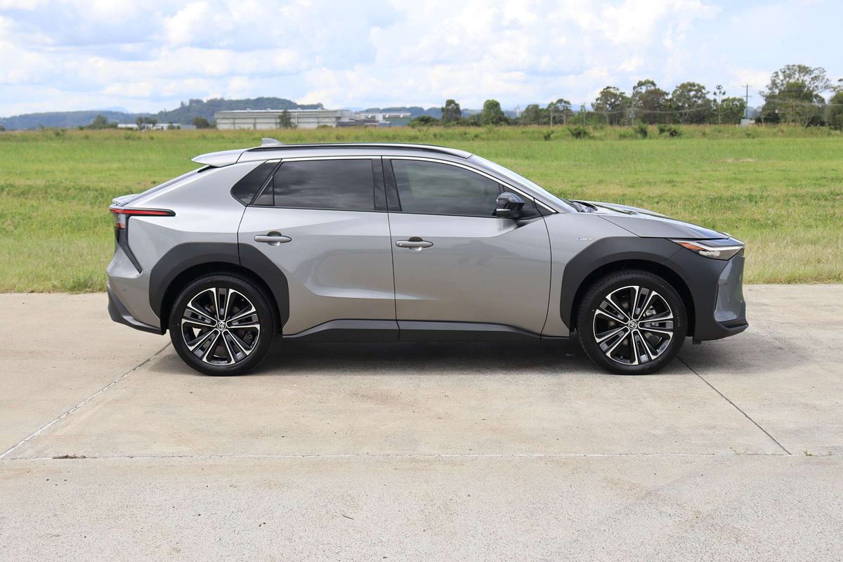 2024 Toyota bZ4X YEAM15R