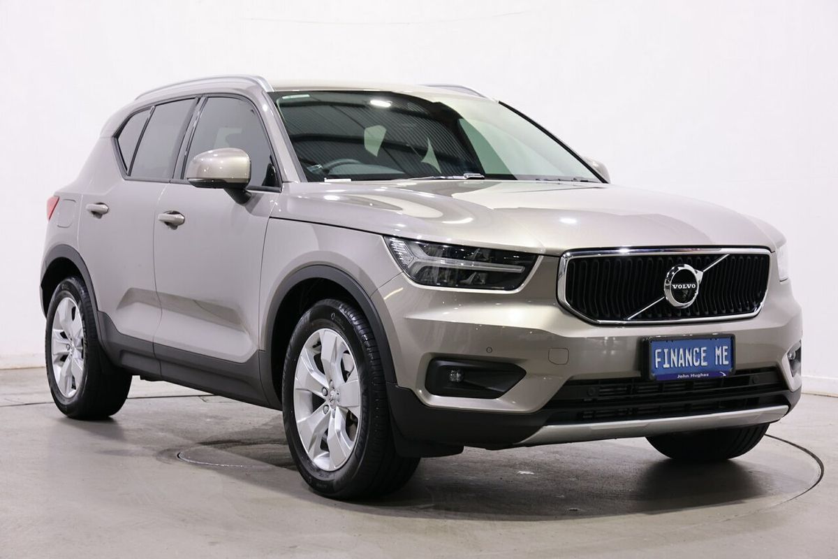 2021 Volvo XC40 T4 Momentum
