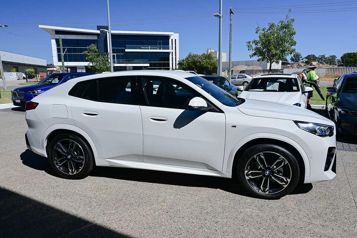 2025 BMW iX2 xDrive30 M Sport U10