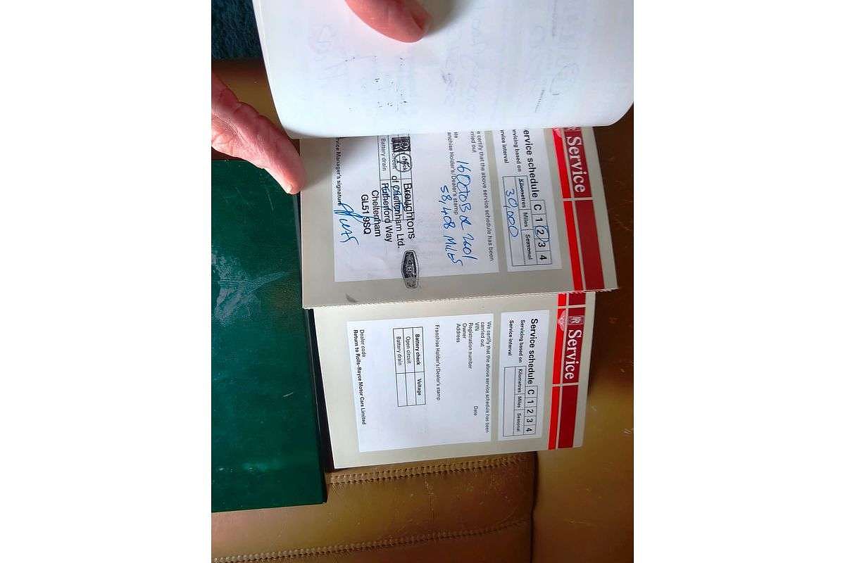 BROOKLANDS 6.8L V8 ELECTRONIC F/INJ 4 SP AUTOMATIC 4D SALOON 