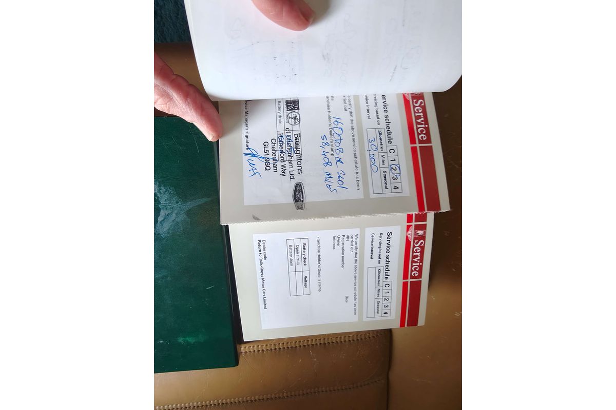 BROOKLANDS 6.8L V8 ELECTRONIC F/INJ 4 SP AUTOMATIC 4D SALOON 