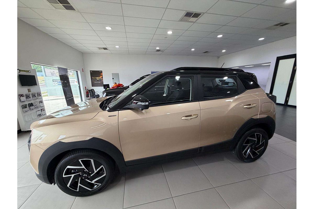 2025 Mahindra XUV3XO AX7L