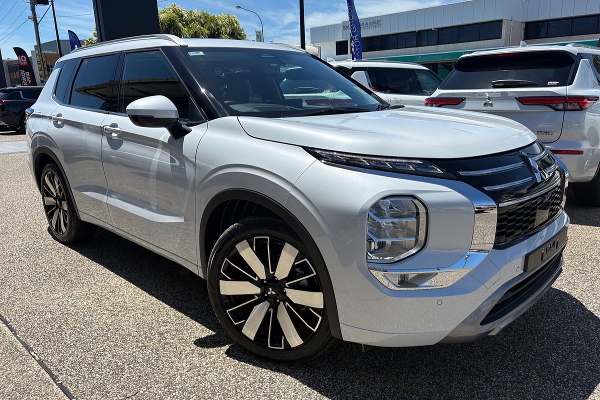 2025 Mitsubishi Outlander Exceed ZM