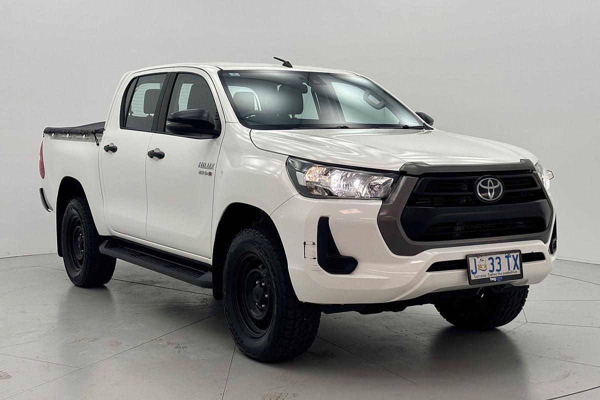 Hilux 4x4 SR 2.8L T Diesel Automatic Double Cab Hilux 4x4 SR 2.8L T Diesel Automatic Double Cab