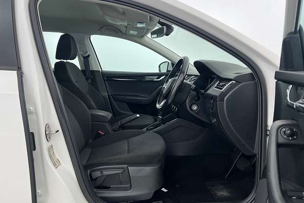 2020 SKODA Octavia 110TSI NE thumb-8