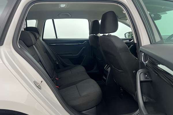 2020 SKODA Octavia 110TSI NE thumb-16